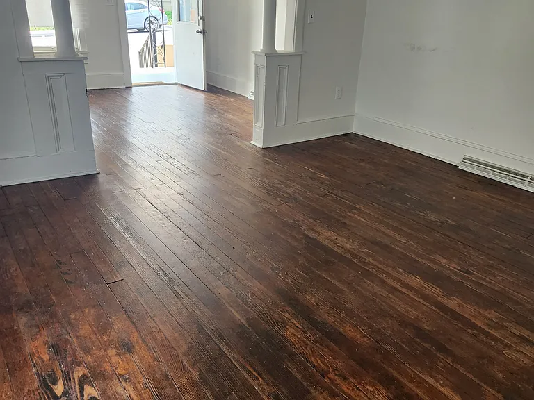 804 W John St — Photo 2