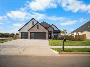 1130 Canyon Maple St, Centerton, AR 72719