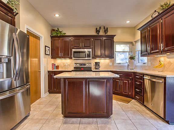 4th image of 16165 Wakeley St