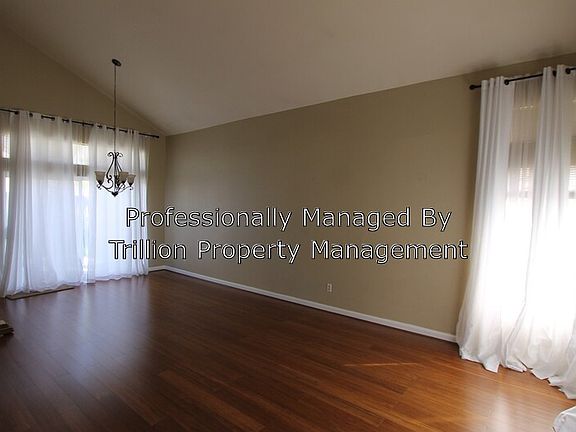 3rd image of 36194 Toulon Dr