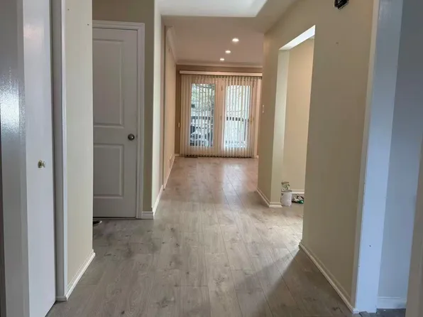 135 Royal Orchard Blvd, Markham, ON L3T 3E1