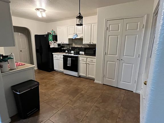3rd image of 12119 Walraven Rd