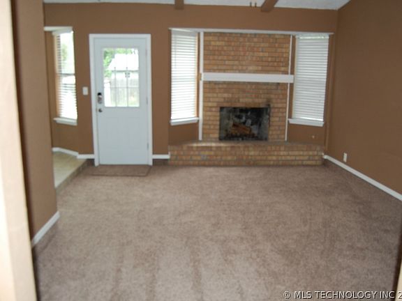 3rd image of 553 E 139th Pl