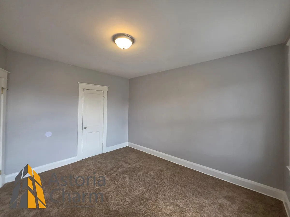 3016 Pelham Ave - 3016 Pelham Ave — Photo 2