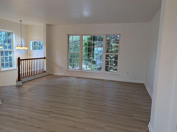 5th image of 17289 Vaughn Ln