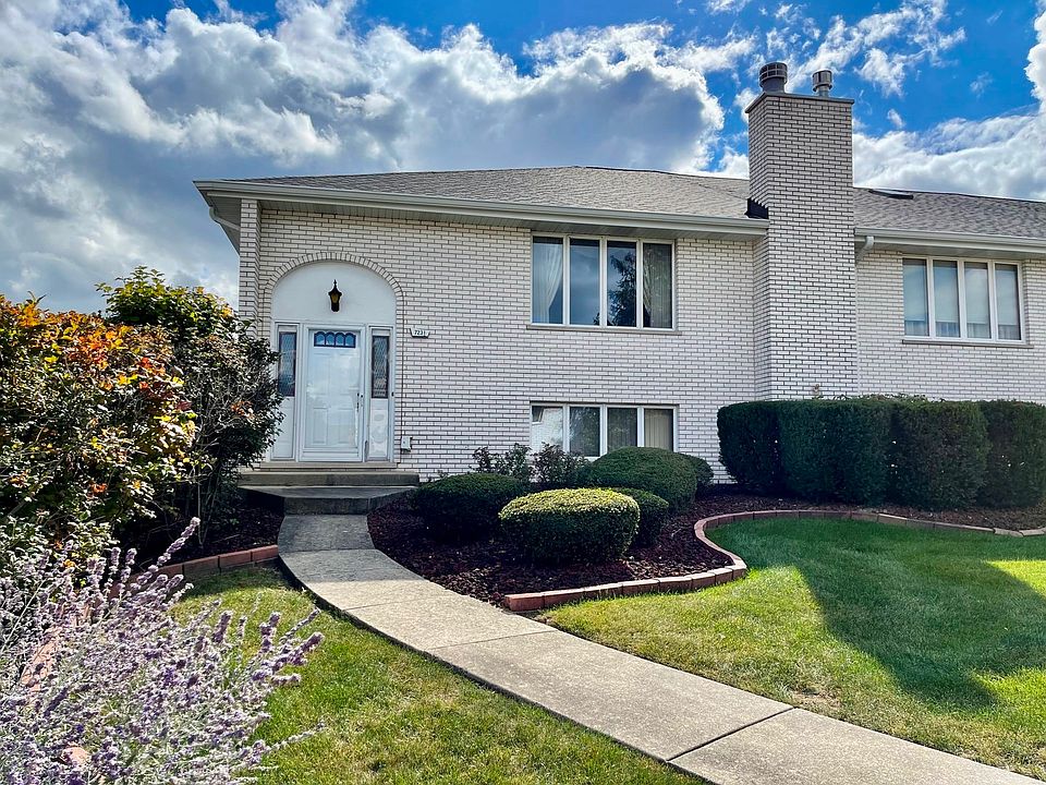 Welcome to 7231 152nd Ct!