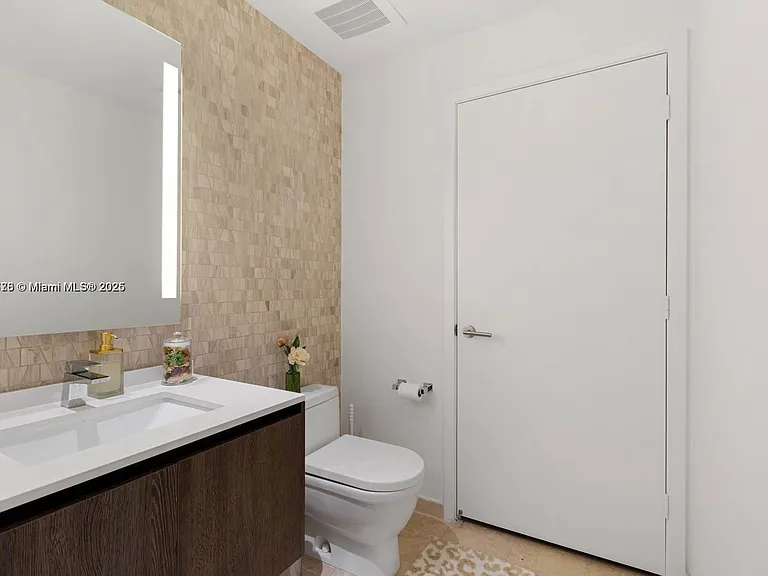 88 SW 7th St #3410 — Photo 13