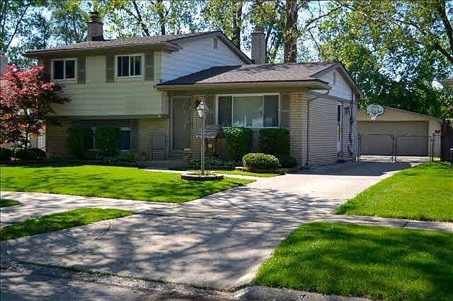 1st image of 39815 Cather St