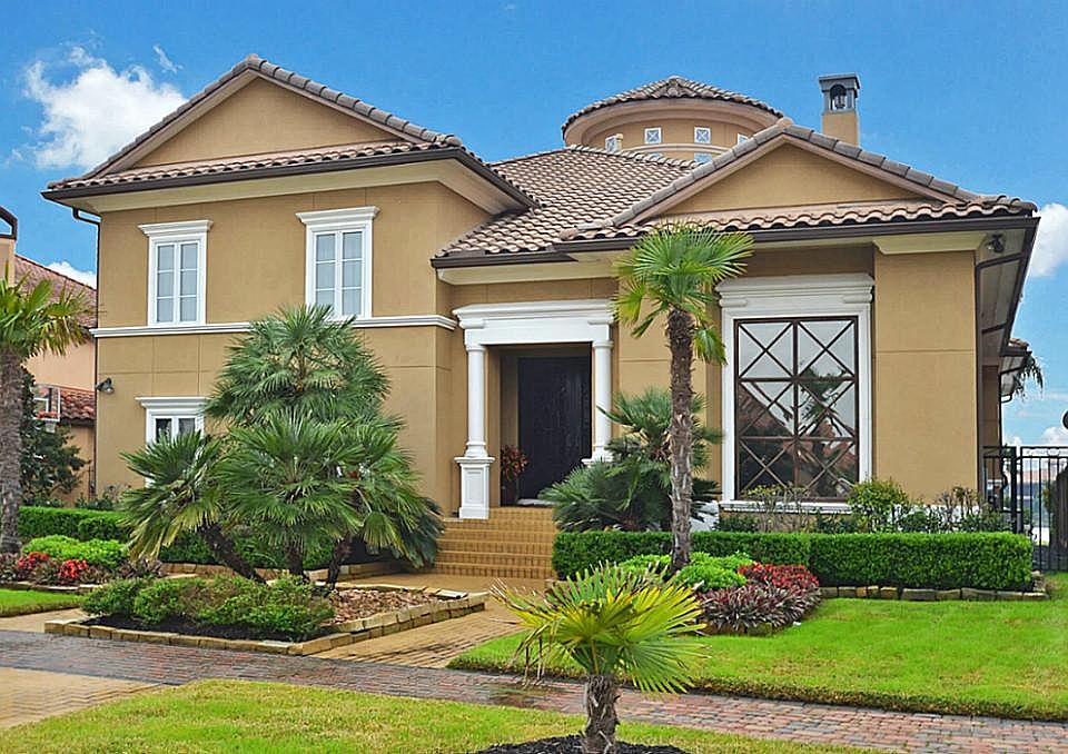 1st image of 18943 Crescent Bay Dr