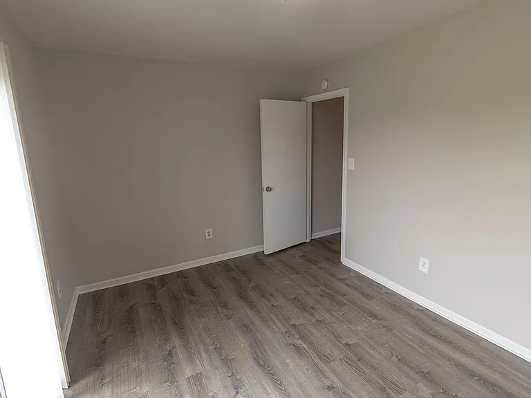 708 W Cunningham Dr #3 — Photo 8