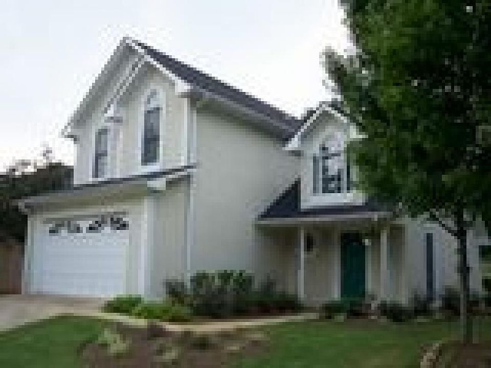 2nd image of 140 Cambridge Dr