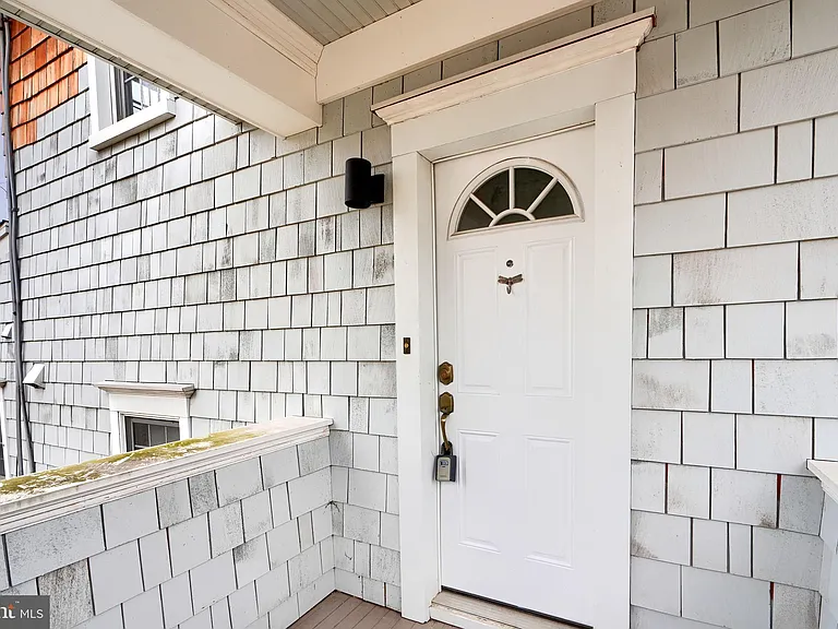 1727 Magnolia Ave — Photo 1