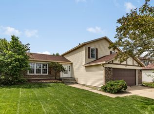 143 Fleetwood Dr, Glendale Heights, IL 60139