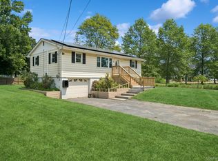 7 Bigert Dr, New Hampton, NY 10958