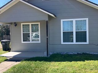 1406 N Clinton St, Cuero, TX 77954