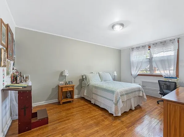 1931 East 52nd Street image 14 of 21