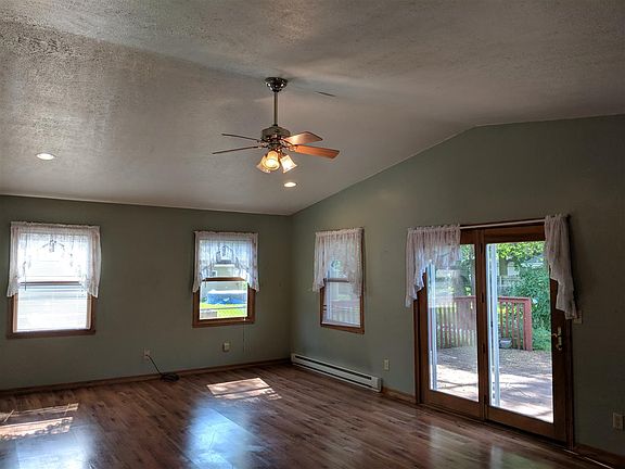 2nd image of 935 Maple Ave