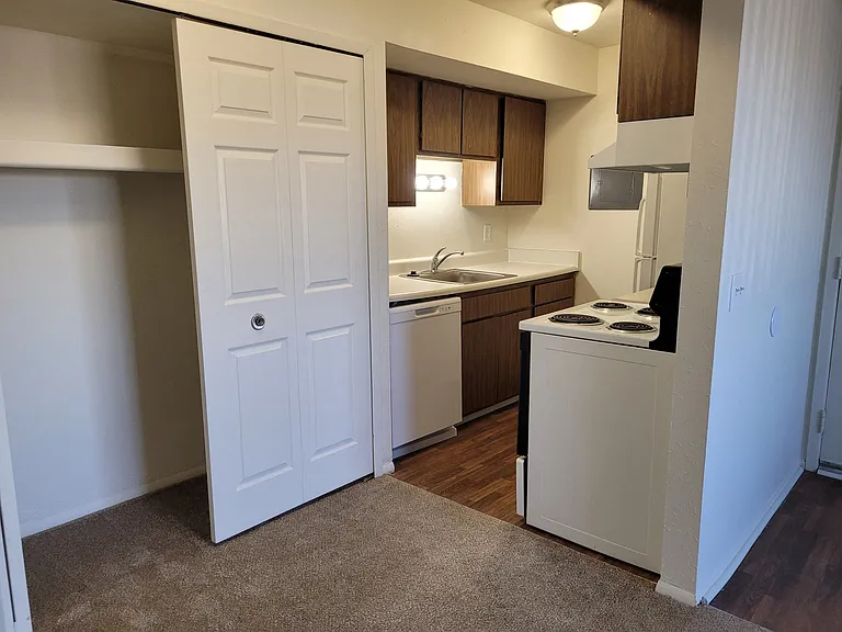 Perry Place Apartments — Photo 29