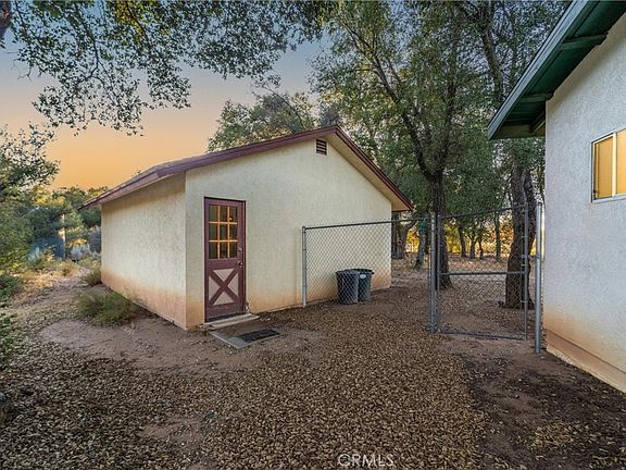 2nd image of 30621 Chihuahua Valley Rd