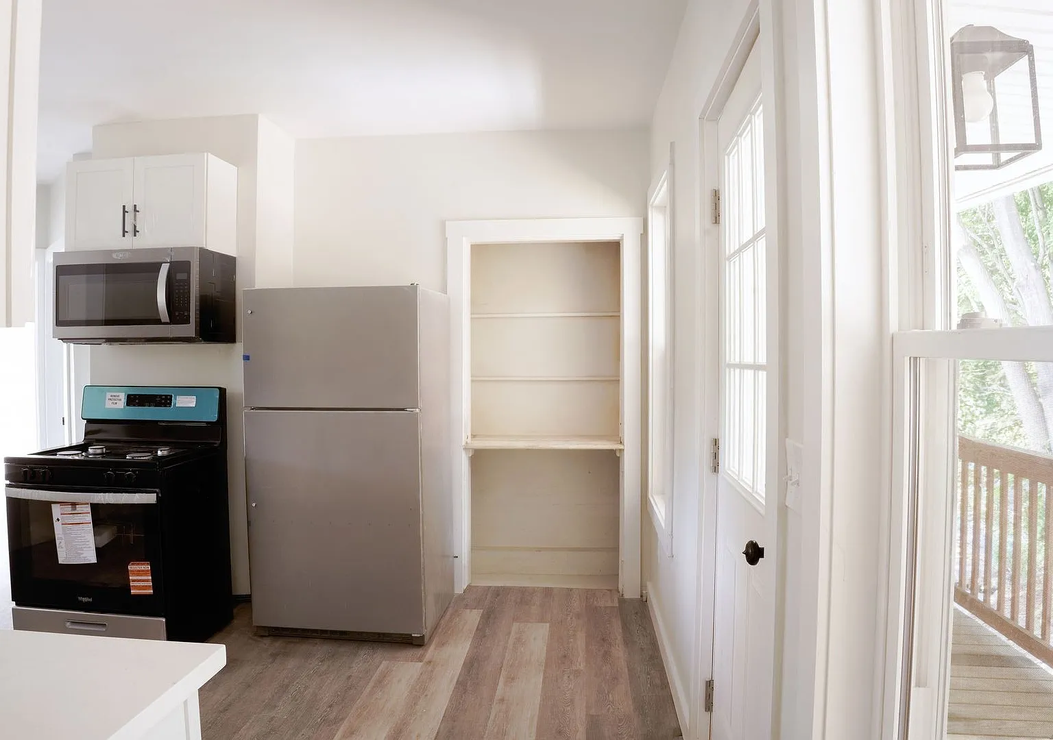 Fully Renovated Apartment Building Modern Upgrades Throughout — Photo 2