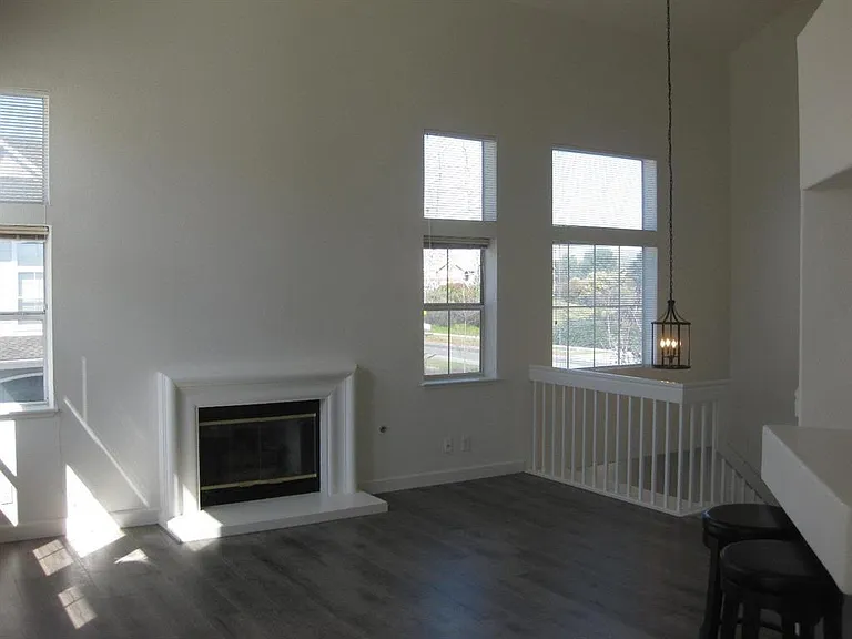 555 Shoal Cir — Photo 3