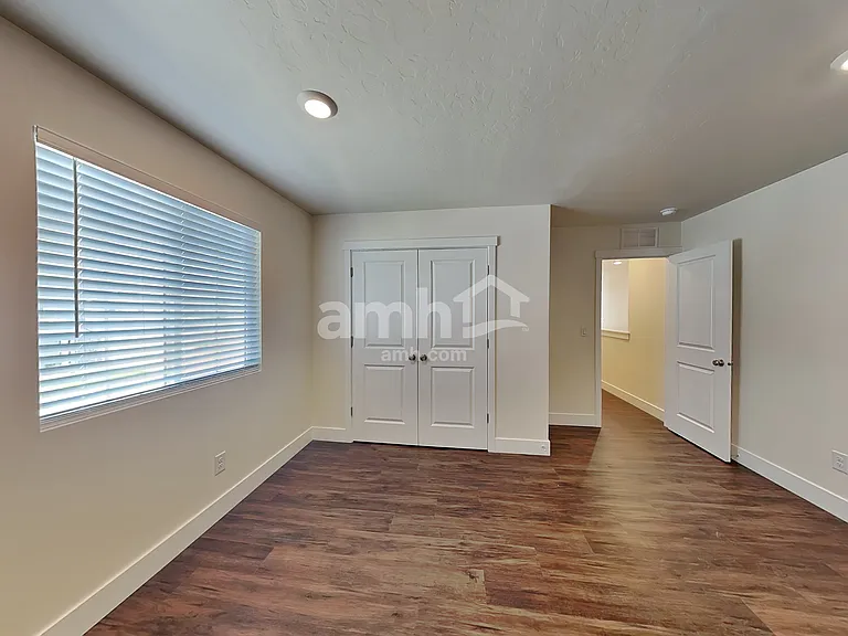 715 S Rocker Ave — Photo 16