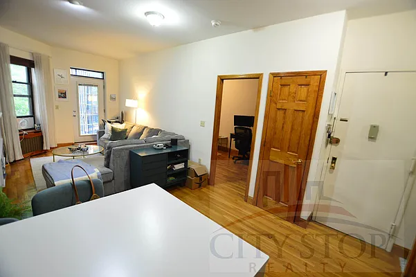 Rented by City Stop Realty | media 2