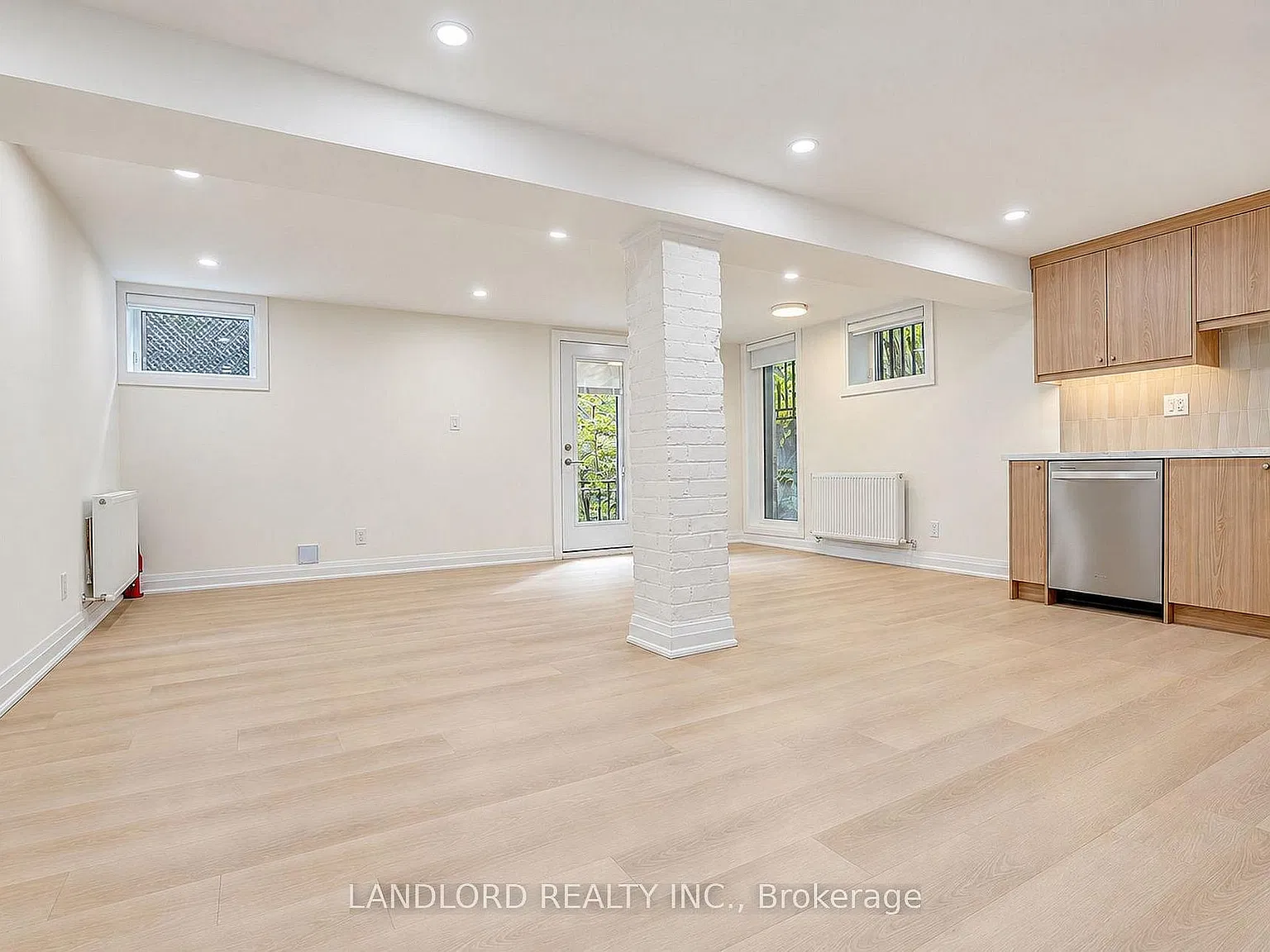 92 Neville Park Blvd - 4 — Photo 3