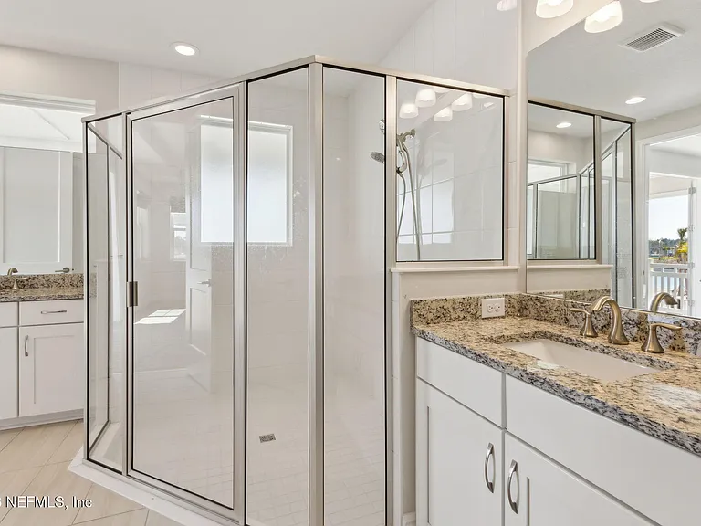401 Marquesa Cir — Photo 33