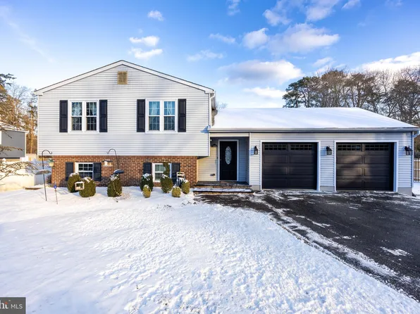 2404 Acorn Dr, Atco, NJ 08004