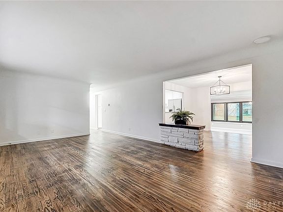5th image of 2126 Bonnie Dale Dr