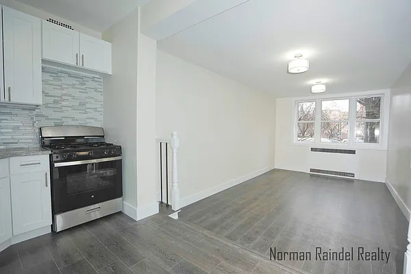 Rented by Norman Raindel, LREB | media 2