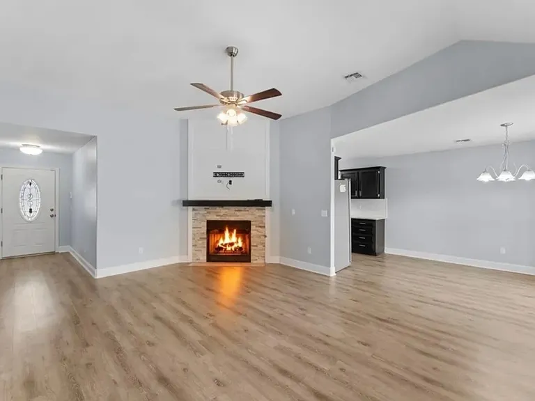 550 Bonanza St — Photo 4