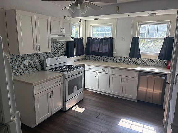 3rd image of 155 Parkway