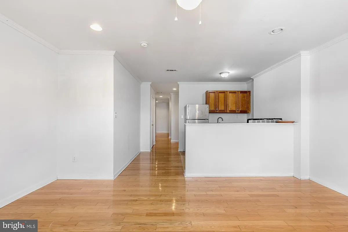 Building Photo - 2024 Ridge Ave #2