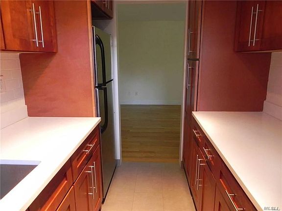 4th image of 17 Schenck Ave APT 3B