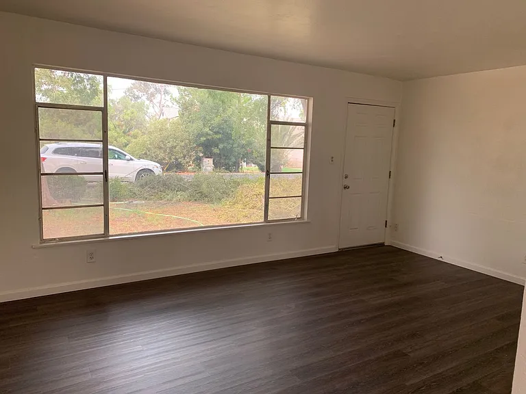 428 N Park St — Photo 3