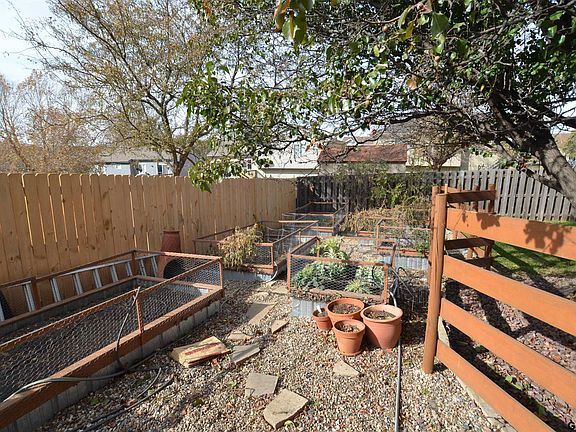 5th image of 17654 Karen St