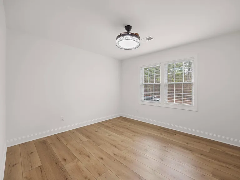 354 Parkway Dr — Photo 6