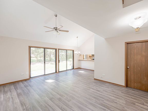 3rd image of 3028 Carlton Ct