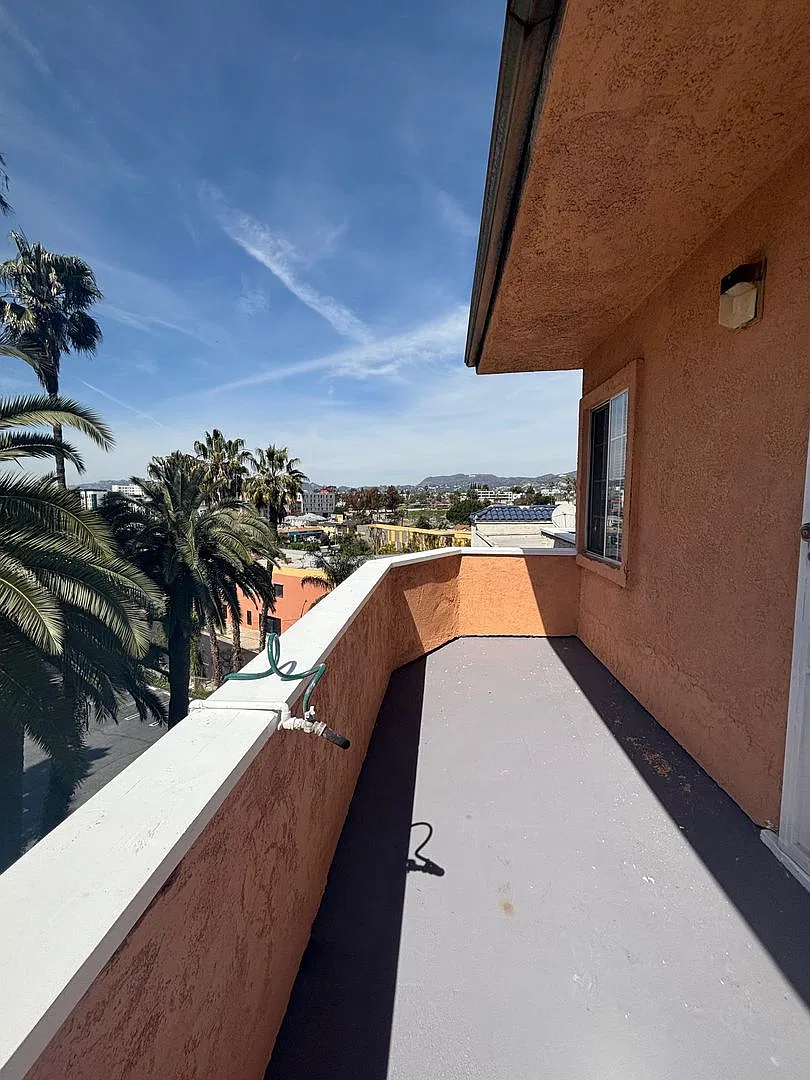 **Beautiful 3 Bedroom + 2.5 Bathroom + Office/den, Single-Family Home with Large Yard & Garage Pr... — Photo 4