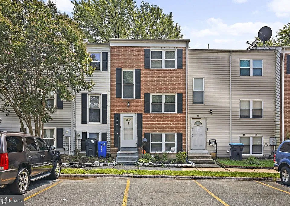 1919 Eloise Ln