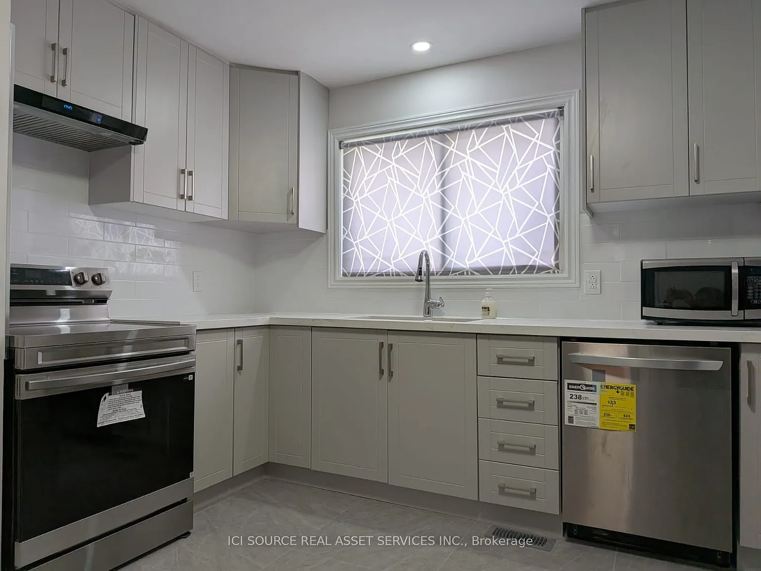 3 bed, $2,300 — Photo 1