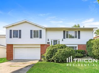 1712 W Catalpa Ln, Mount Prospect, IL 60056