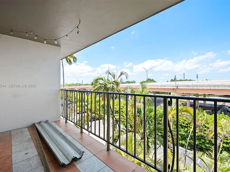 8107 SW 72nd Ave #413E — Photo 23