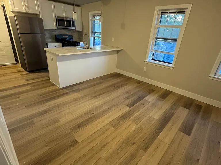 166 East Ave — Photo 2