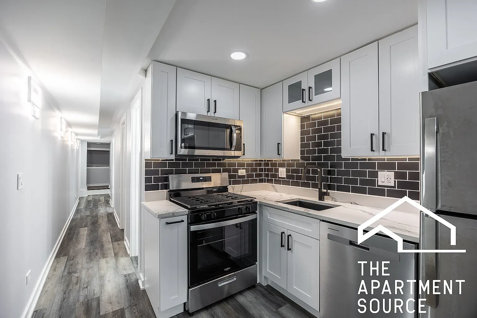 3 bed, 1000 sqft, $2,950 — Photo 1