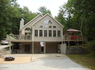 9088 N Paulina Ave, Pentwater, MI 49449