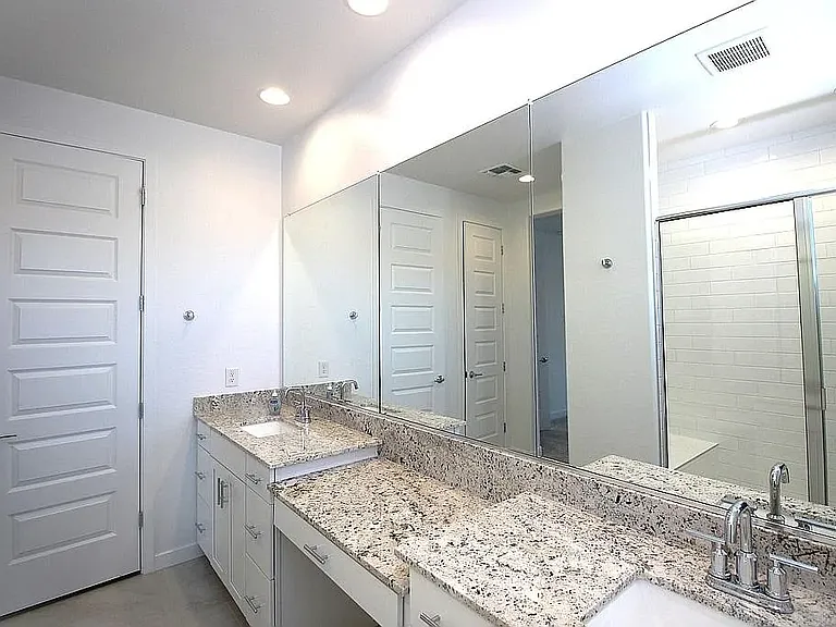 4427 N 94th Dr — Photo 19