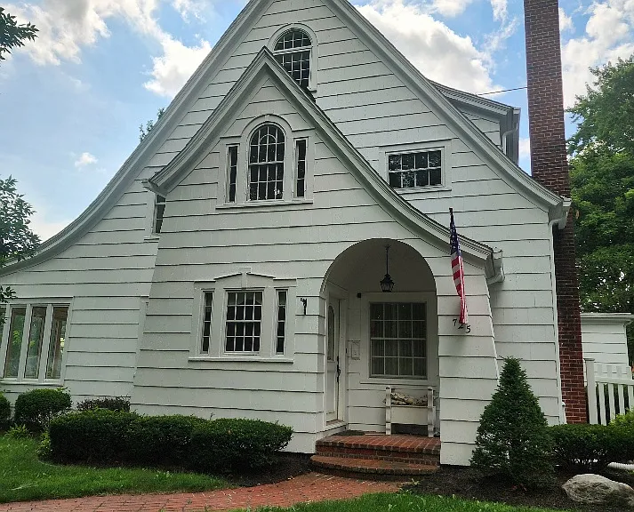 725 N Main St — Photo 1